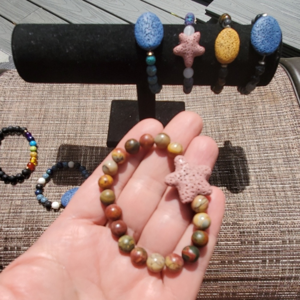 Lava stone stretchy bracelets - Picture 7 of 8